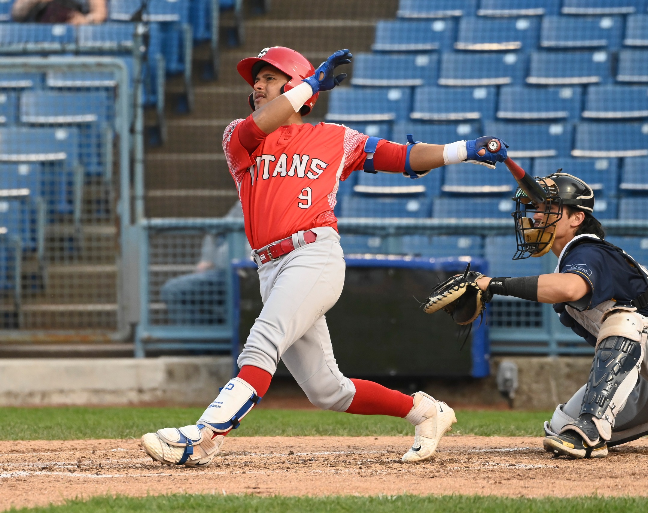 EARLY DEFICIT STINGS TITANS IN LOSS TO CAPITALES